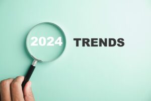 magnifying glass highlighting the year 2024 in the phrase 2024 trends